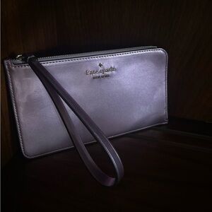 Kate Spade New York Lucy Medium L-Zip Wristlet in Candied Flower